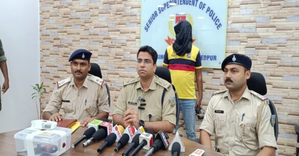 Jamshedpur Crime : साकची में गणेश पूजा के दौरान फायरिंग करने के मामले में आरोपी धराया, हथियार बरामद