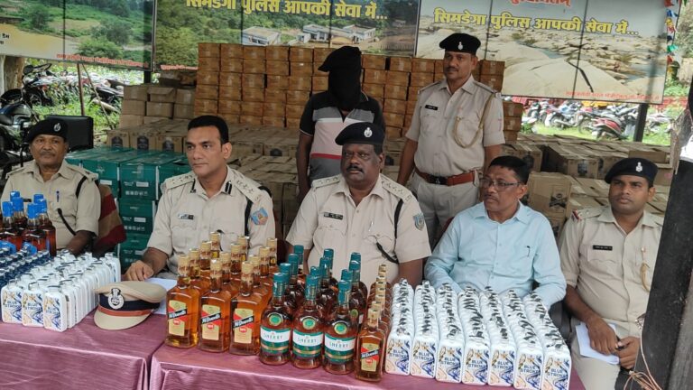 Jharkhand: एक करोड़ रुपये से अधिक मूल्य की 1,115 पेटियों में 40,052 बोतल शराब जब्त, ट्रक चालक गिरफ्तार, भेजा जा रहा था बिहार