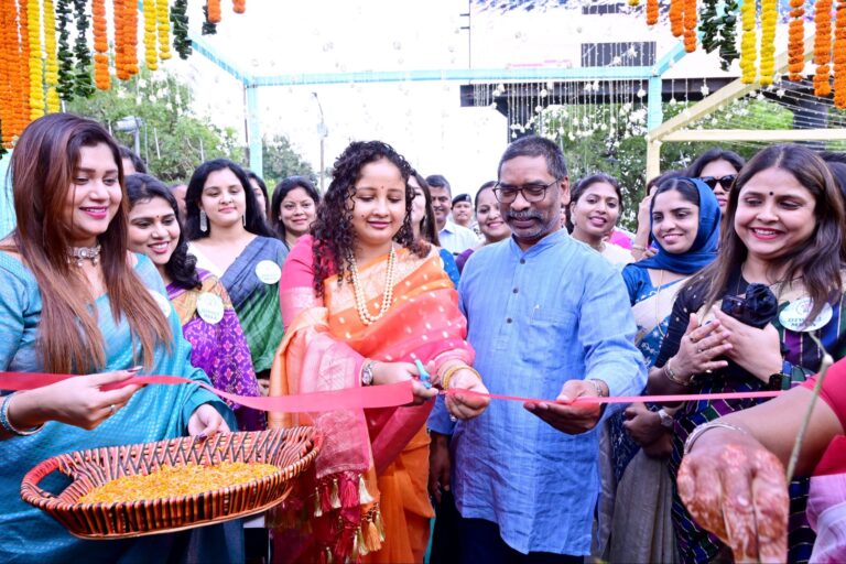 JIASOWA Diwali Mela: झारखंड आईएएस ऑफिसर्स वाइव्स एसोसिएशन के दिवाली मेला का CM हेमंत सोरेन ने किया उद्घाटन, विधायक कल्पना सोरेन भी रहीं मौजूद