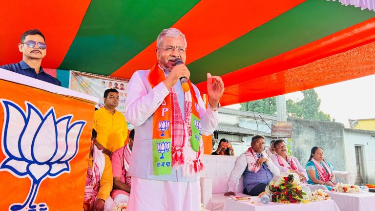 Babulal Marandi: गुड़ाबांदा में भाजपा नेता बाबूलाल ने घाटशिला उपचुनाव को सत्ता के दलालों, भ्रष्ट बिचौलियों से बचाने की लड़ाई बताया, कार्यकर्ताओं का बढ़ाया उत्साह