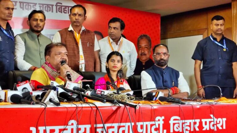 Maithili Thakur Joins BJP: भाजपा में शामिल हुईं जानी-मानी लोक गायिका मैथिली ठाकुर, बिहार में इस सीट से लड़ सकती हैं चुनाव
