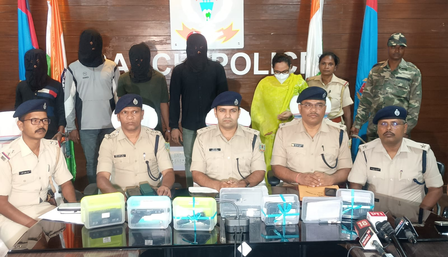 Jharkhand Crime: प्रिंस खान गिरोह के पांच कुख्यात अपराधी गिरफ्तार, पाकिस्तान निर्मित तीन पिस्तौल बरामद, पंजाब के रास्ते ला रहे थे हथियार और गोला-बारूद