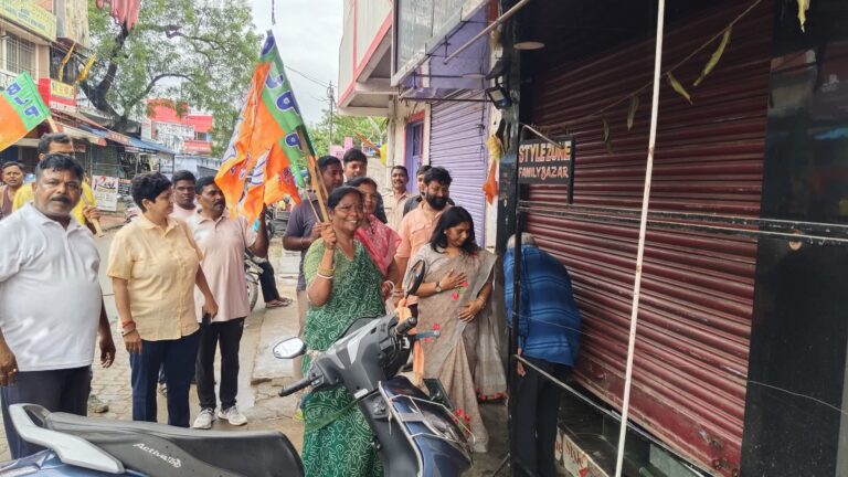 Chaibasa Lathicharge Protest: चाईबासा और सरायकेला में बंद का मिलाजुला असर, लंबी दूरी की बसें नहीं चलीं, जिला प्रशासन ने यह किया दावा