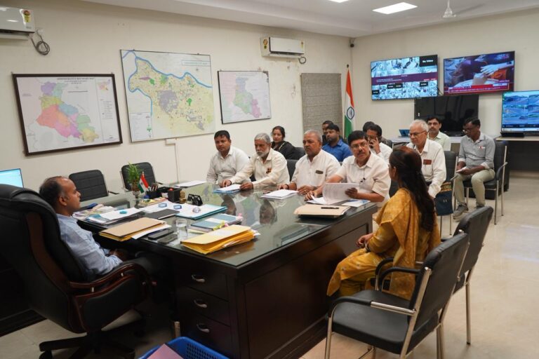 Ghatsila By Election: जमशेदपुर DC ने राजनीतिक दलों के प्रतिनिधियों के साथ की बैठक, प्रत्याशियों के चुनावी व्यय का लेखा संधारण में पारदर्शिता सुनिश्चित करने के निर्देश