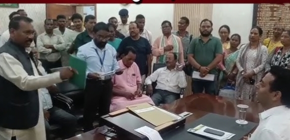 Chaibasa: पूर्व सीएम मधु कोड़ा ने नो इंट्री को लेकर चाईबासा डीसी को 24 घंटे का दिया अल्टीमेटम, नेताओं पर की गयी टिप्पणी पर भी जतायी नाराजगी