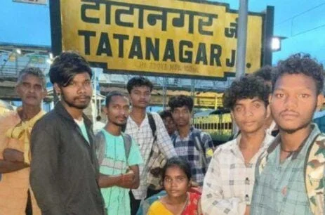 सीएम हेमंत की पहल पर गुजरात की कंपनी में फंसे 13 मजदूर लौटे वापस, खिल उड़े चेहरे