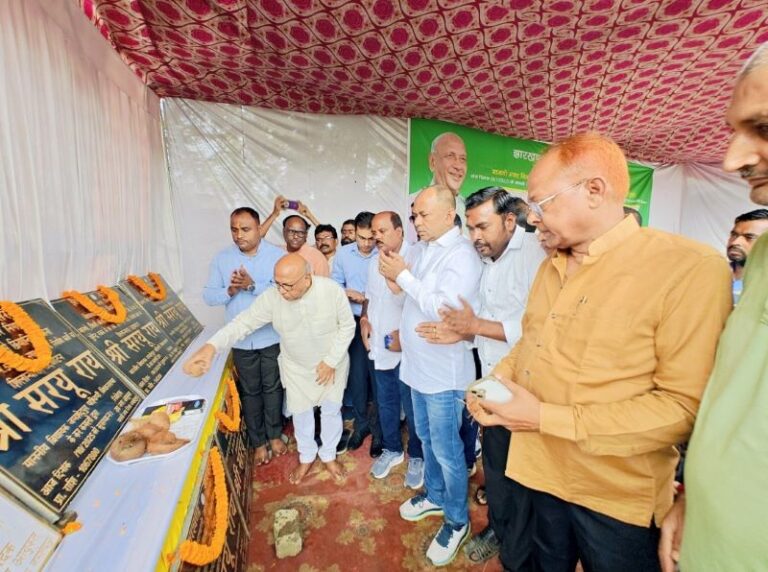 JAMSHEDPUR : विधायक सरयू राय ने करोड़ों की योजनाओं का किया शिलान्यास