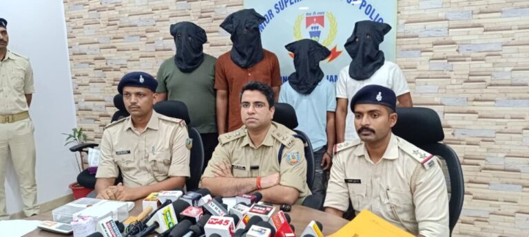 Jamshedpur Crime: पुलिस ने रिंकू सेठ गिरोह के चार अपराधियों को किया गिरफ्तार, हथियार बरामद