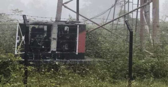 Saranda Naxal Attack: सारंडा में नक्सलियों ने एक और मोबाइल टावर फूंका, बड़े इलाके में नेटवर्क ठप, पोस्टरों के जरिए दी पुलिस को चुनौती, आज बंद का आह्वान