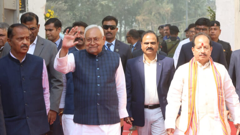 Bihar swearing ceremony: नीतीश कुमार आज 10वीं बार लेंगे मुख्यमंत्री पद की शपथ, शाह, नड्डा पटना पहुंचे, आएंगे पीएम, मंत्रियों की लिस्ट तय!
