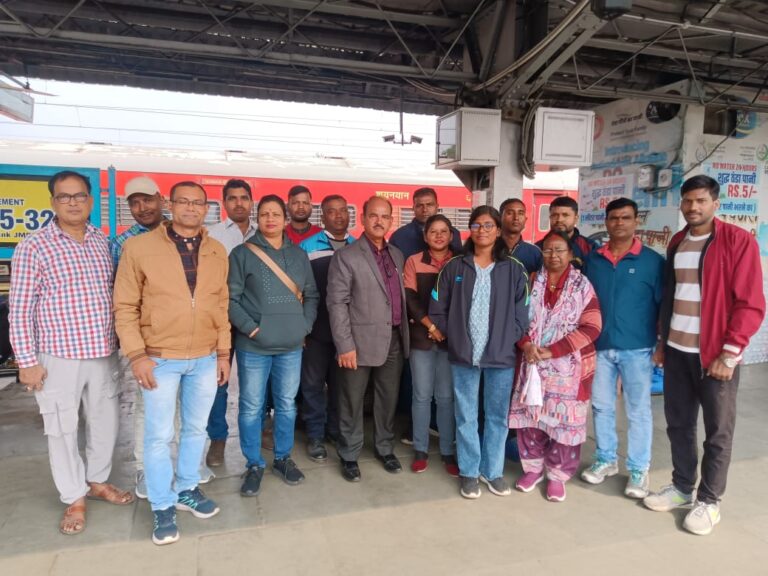 Jamshedpur News :टाटानगर रेल सिविल डिफेंस टीम विशाखापट्टनम प्रशिक्षण कैम्प के लिए रवाना