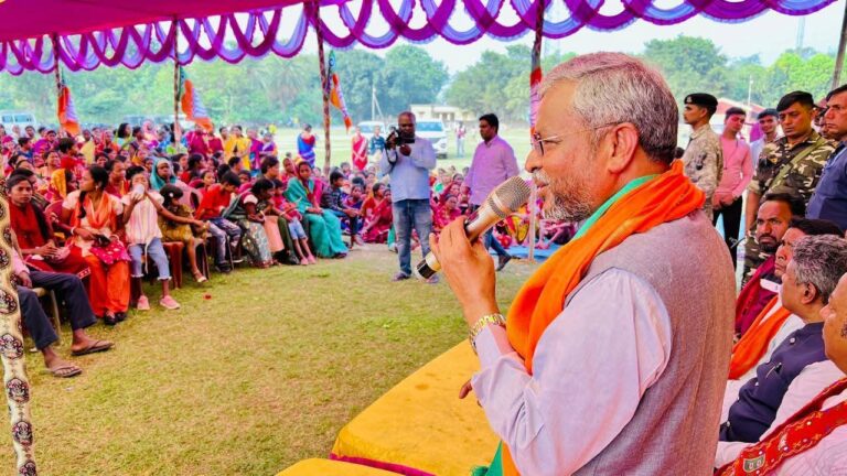 Ghatsila By Election: नेता प्रतिपक्ष बाबूलाल मरांडी ने घाटशिला में भाजपा उम्मीदवार के लिए किया प्रचार, हेमंत सरकार पर भ्रष्टाचार में लिप्त होने का लगाया आरोप