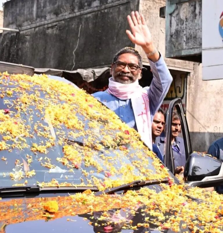 Ghatsila By Election: घाटशिला विधानसभा उपचुनाव का प्रचार थमा, अंतिम दिन सभी दलों ने झोंकी ताकत,झामुमो प्रत्याशी के पक्ष में CM हेमंत सोरेन ने किया रोड शो