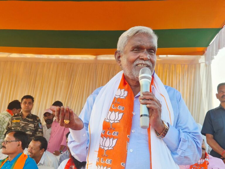 Ghatsila By Election: हेमंत सोरेन के ‘बैल’ वाले बयान पर भावुक हुए चंपाई सोरेन, व्यक्तिगत अपमान बता फफक-फफक कर रोये, झामुमो के संघर्ष को लेकर CM को खूब सुनाया