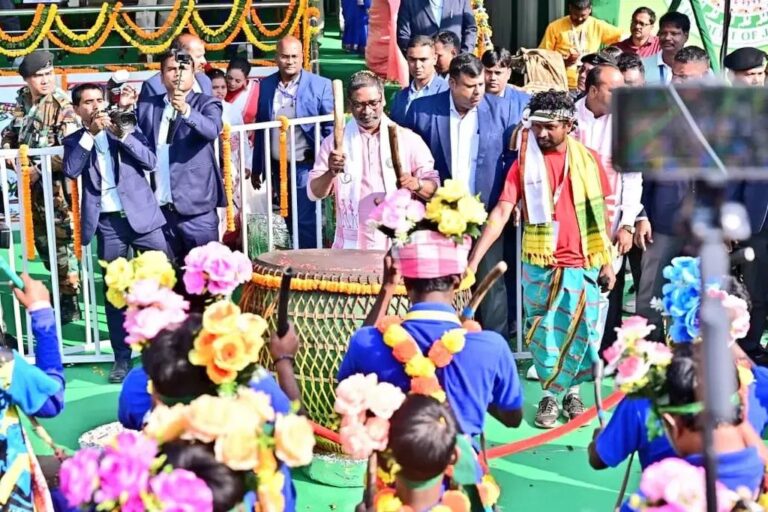 Jharkhand: जतरा में पहुंचे CM हेमंत, बोले- ‘यह हमारी पहचान है, हमारी संस्कृति, और हमारे संघर्षों की गौरवशाली यात्रा है, उत्सव में 24 जिलों के 4,000 कलाकार हुए शामिल