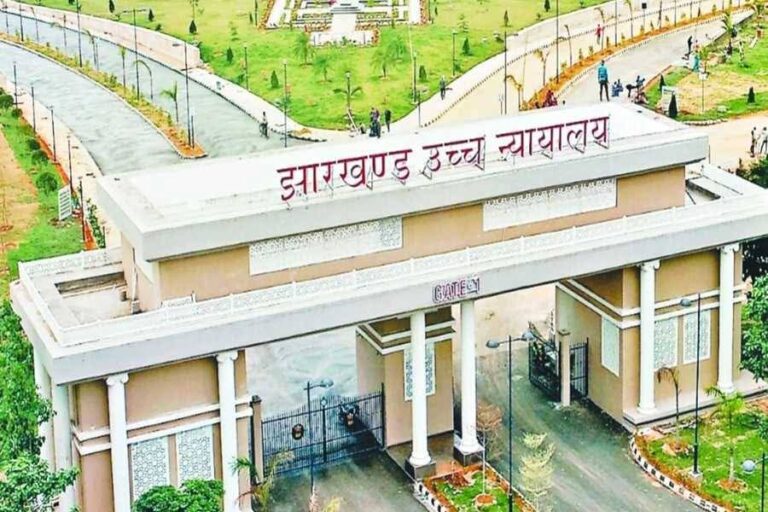 Jharkhand Highcourt: झारखंड के नगर निगमों को दो वर्गों में बांटने के मामले में हाइकोर्ट ने सरकार और चुनाव आयोग से 17 दिसंबर तक मांगा जवाब
