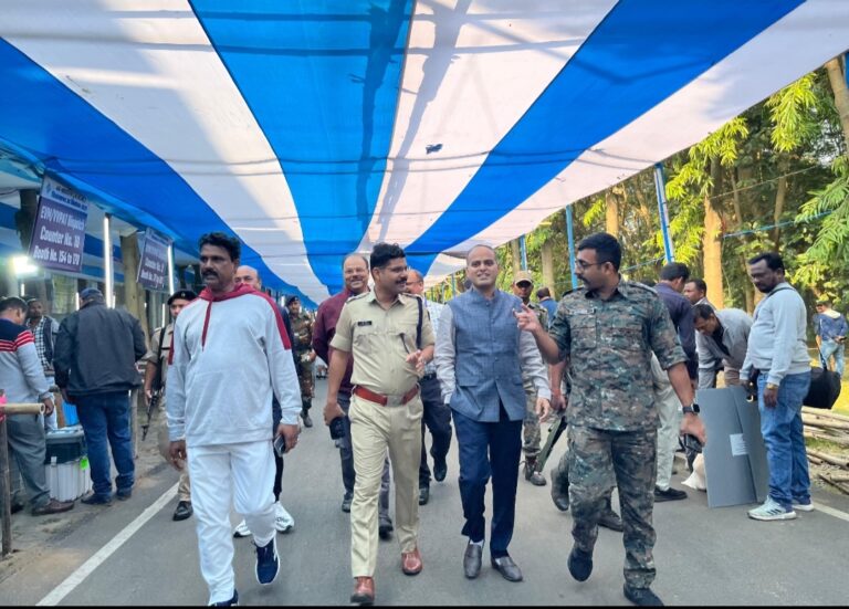 Jamshedpur News: घाटशिला उपचुनाव को लेकर मतदान दलों को को-ऑपरेटिव कॉलेज स्थित डिस्पैच सेंटर से किया गया रवाना