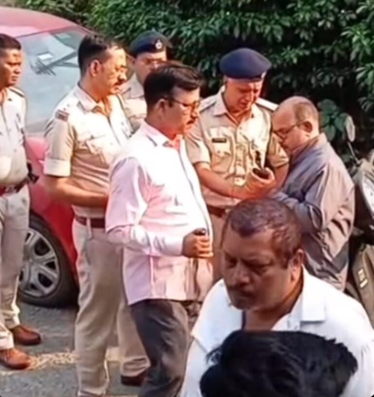 Jamshedpur Crime: टाटा मोटर्स के ठेकेदार के ऑफिस में बंदूक की नोक पर दिनदहाड़े 10 लाख रुपये की लूट, हड़कंप, जांच में जुटी पुलिस, खंगाल रही CCTV फुटेज