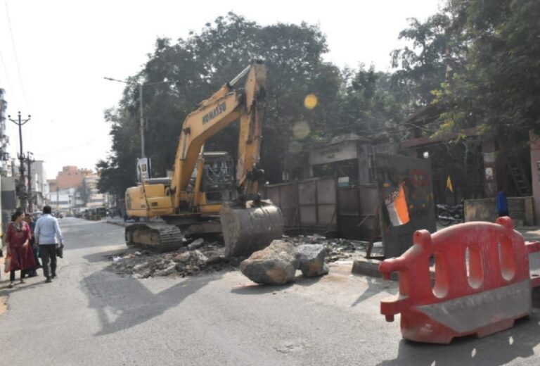 Jamshedpur: मानगो चौक से पारडीह रोड के बीच फ्लाईओवर निर्माण का काम दोबारा शुरू, ट्रैफिक व्यवस्था में भी बदलाव