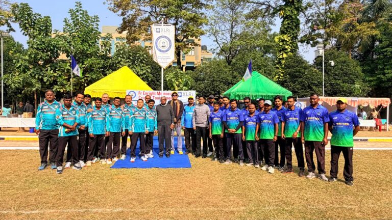 Jamshedpur News :एक्सएलआरआइ जमशेदपुर में शुरू हुआ एक्स-फेक्ट फादर एनराइट मेमोरियल क्रिकेट टूर्नामेंट,16 टीमें ले रही हैं हिस्सा, महिलाओं की हैं 4 टीमें