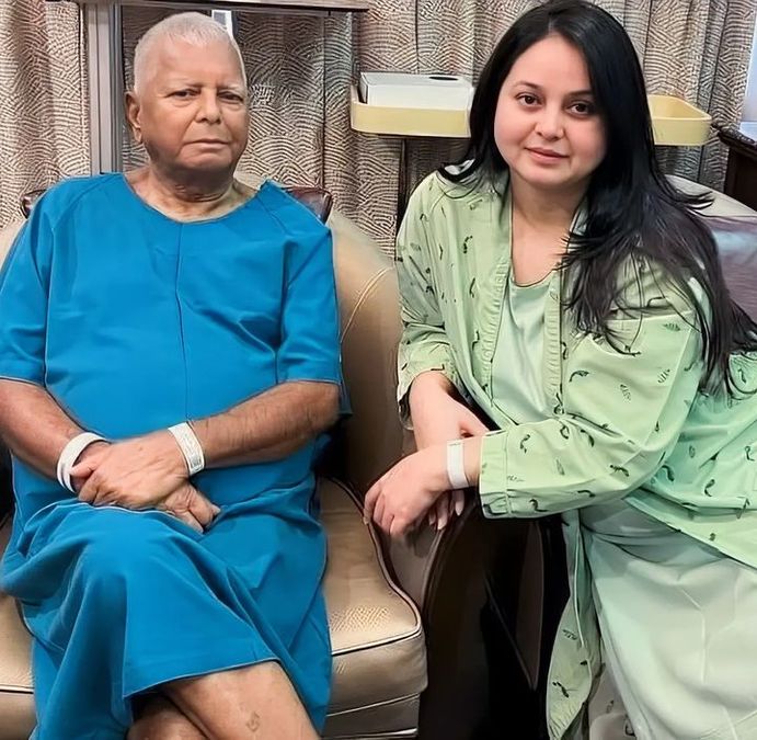Lalu Family Controversy: परिवार से नाता तोड़ने’’ की घोषणा के एक दिन बाद लालू की बेटी रोहिणी बोली-मुझ पर टिकट के बदले पिता को गंदी किडनी देने का आरोप लगाया