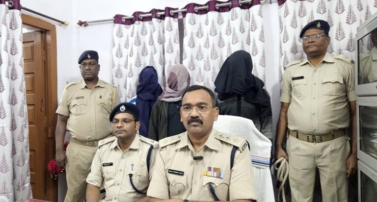 Jamshedpur Crime: सिदगोड़ा में दीपावली की रात हुए दीपक विभार हत्याकांड में पुलिस की बड़ी कार्रवाई, प्रेम यादव सहित तीन और अपराधियों को धर दबोचा, हथियार बरामद