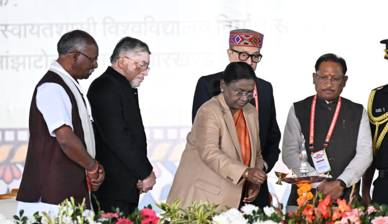 Jharkhand: गुमला में अंतरराज्यीय जनसांस्कृतिक समागम ‘कार्तिक यात्रा’ में शामिल हुईं राष्ट्रपति द्रौपदी मुर्मू, बोलीं- आदिवासी समुदाय के विकास के लिए जरूरी है शिक्षा