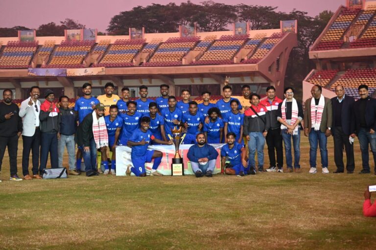 Jamshedpur News :जमशेदपुर FC के कोच ने डिस्ट्रिक्ट टीम की लगातार तीसरी इंटर-डिस्ट्रिक्ट चैंपियनशिप जीत की तारीफ की