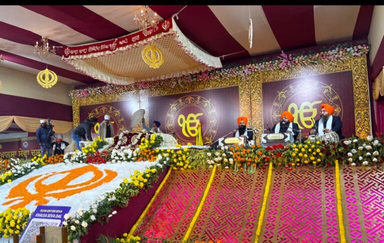 Jamshedpur News :मध्य रात्रि में गूंजी स्वरलहरी, महिमा साधू संग की सुनहु मेरे मीता