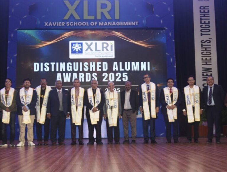 Jamshedpur: एक्सएलआरआइ में होमकमिंग 2025 का हुआ आयोजन, 136 पूर्ववर्ती विद्यार्थियों को मिला सम्मान, डायरेक्टर बोले- आप हैं हमारे ब्रांड एंबेस्डर