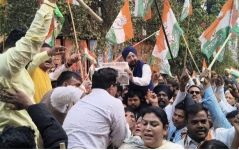 Jamshedpur: साकची में भाजपा कार्यालय का घेराव करने जा रहे कांग्रेस कार्यकर्ता भाजपा के कार्यकर्ता से भिड़े, जमकर हुआ हंगामा, नारेबाजी