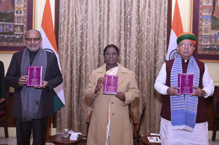 Constitution Of India: संथाली भाषा, ओलचिकी लिपि में जारी हुआ ‘भारत का संविधान’, राष्ट्रपति द्रौपदी मुर्मू ने बताया गर्व का क्षण