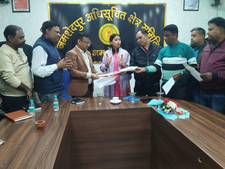 Jamshedpur News :पूर्वी विधानसभा में जनसमस्याओं के त्वरित समाधान को लेकर विधायक पूर्णिमा साहू ने जमशेदपुर अक्षेस के पदाधिकारियों के संग की बैठक, भाजपा मंडल अध्यक्ष भी रहे मौजूद