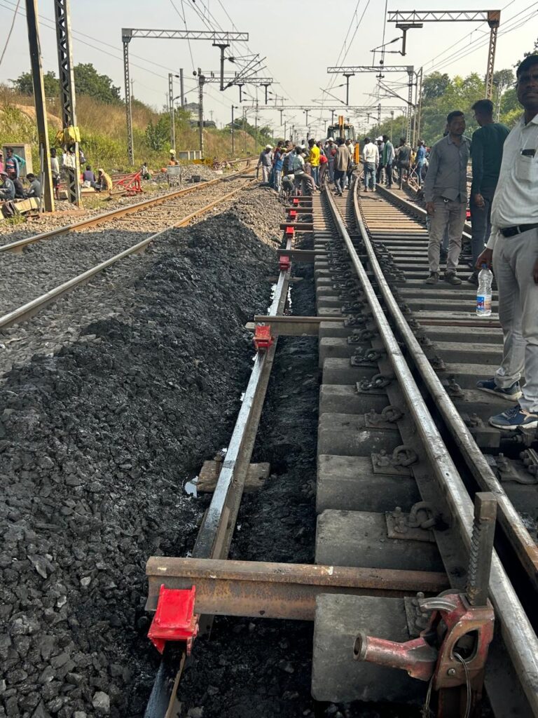 Good News : पंडित दीन दयाल उपाध्याय जं.-झाझा के मध्य तीसरी और चौथी रेल लाईन का होगा निर्माण