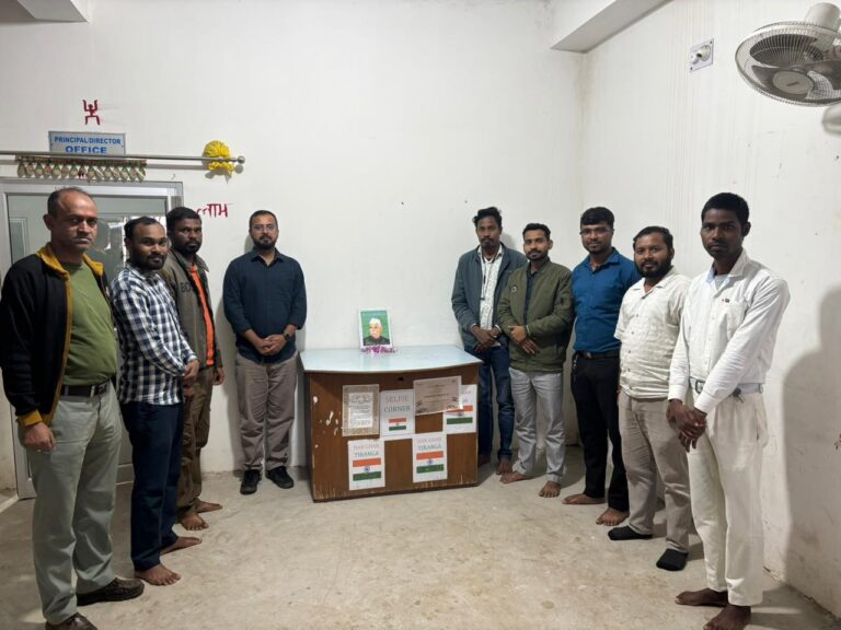Saraikela – Kharsawa News :भारत के प्रथम राष्ट्रपति डॉ. राजेन्द्र प्रसाद की जयंती नारायण आईटीआई लुपुंगडीह, चांडिल में श्रद्धापूर्वक मनाई गई