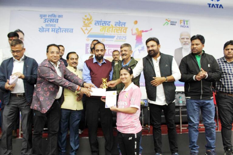 JAMSHEDPUR NEWS :सांसद खेल महोत्सव में बैडमिंटन प्रतियोगिता का हुआ समापन, उभरते खिलाड़ियों ने दिखाया शानदार प्रदर्शन
