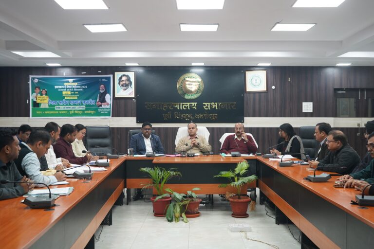 Jamshedpur News :उपायुक्त की अध्यक्षता में राष्ट्रीय राजमार्ग परियोजनाओं की समीक्षा, लंबित कार्यों में तेजी के निर्देश