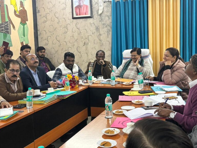 Jamshedpur News : परिसदन में विधानसभा की पर्यावरण एवं प्रदूषण नियंत्रण समिति की जिला स्तरीय समीक्षा बैठक