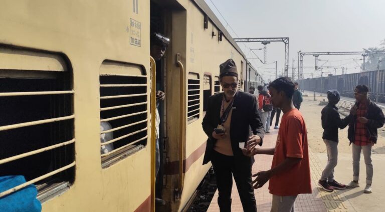 Dhanbad Division Ticket Checking: धनबाद मंडल में चलाया गया मेगा टिकट चेकिंग अभियान