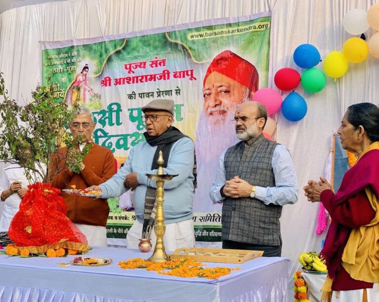 Jamshedpur News :तुलसी के पौधे से शुद्ध रहता है पर्यावरणःसरयू राय