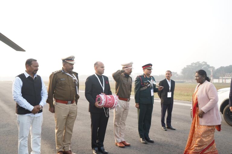 Jamshedpur News :राष्ट्रपति दौरे के सफल आयोजन पर उपायुक्त कर्ण सत्यार्थी ने जिला प्रशासन व सुरक्षा एजेंसियों की सराहना की