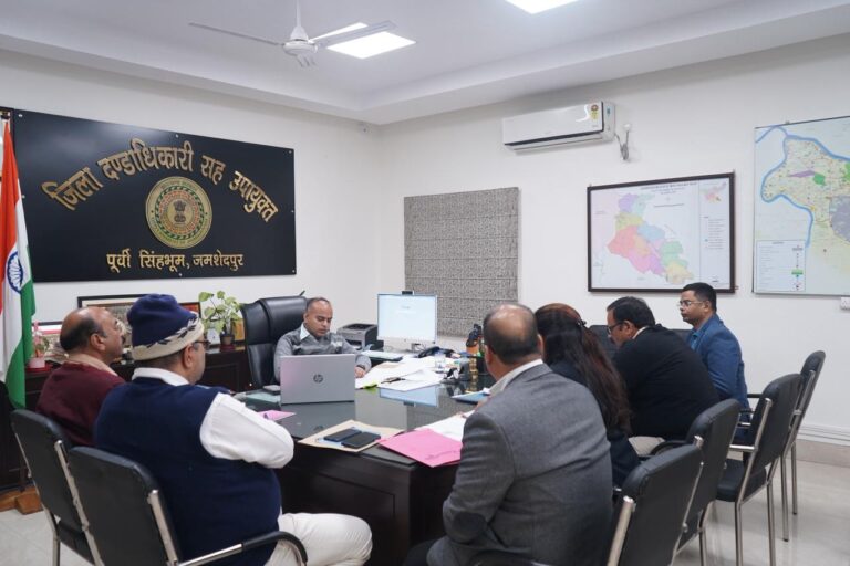 JAMSHEDPUR NEWS :मतदाता सूची मैपिंग की समीक्षा बैठक, शहरी क्षेत्रों में बेहतर समन्वय पर जोर