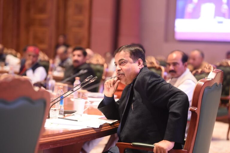 देश भर में सड़क हादसे के पीड़ितों के लिए कैशलेस इलाज की योजना जल्दः गडकरी