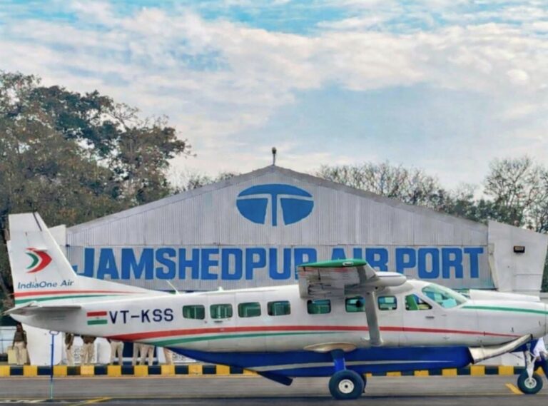 Jamshedpur: जमशेदपुर के लिए बड़ी राहत! सोनारी एयरपोर्ट से कोलकाता और भुवनेश्वर के लिए संचालित IndiaOne Air की विमान सेवा रहेगी जारी