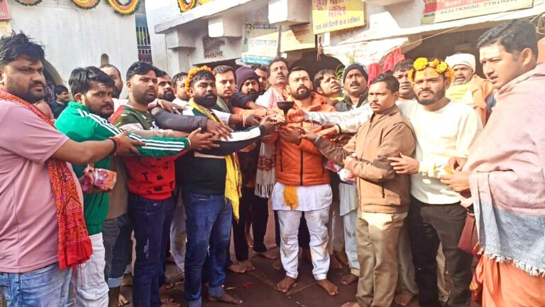 Jamshedpur News :नववर्ष 2026 पर अर्पण परिवार की शिव आराधना, बैजनाथ धाम और बासुकीनाथ धाम में की पूजा-अर्चना