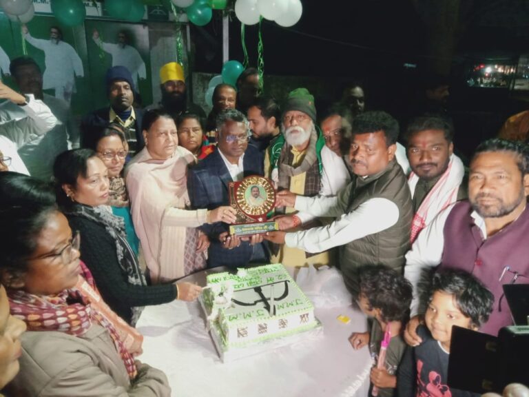 Jamshedpur News : स्व. रामदास सोरेन की 62वीं जयंती पर JMM का श्रद्धांजलि कार्यक्रम, सोमेश चंद्र सोरेन बोले—अधूरे सपनों को करूंगा पूरा