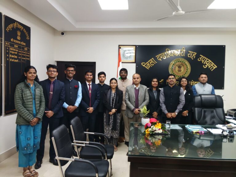 Jamshedpur News :IAS प्रशिक्षु अधिकारियों ने उपायुक्त कर्ण सत्यार्थी से की शिष्टाचार भेंट, प्रशासनिक अनुभवों और विकासात्मक पहलों पर हुआ संवाद