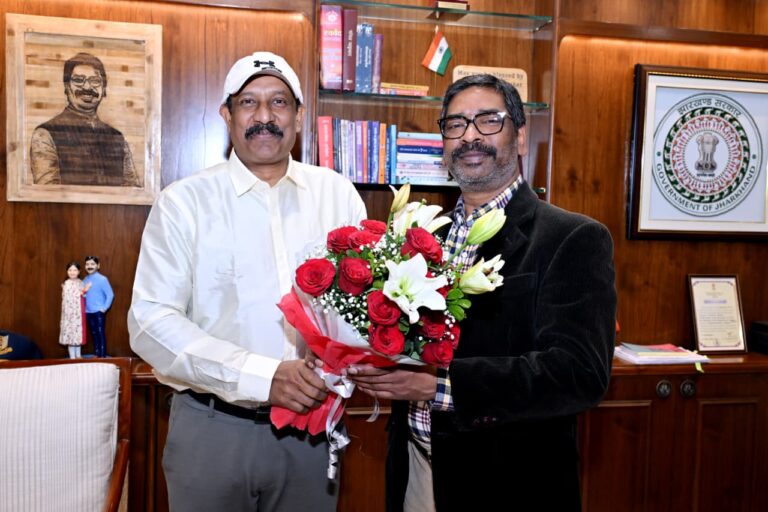 Jharkhand News :मुख्यमंत्री हेमन्त सोरेन ने ‘कौन बनेगा करोड़पति’ के विजेता बिप्लब बिस्वास को दी बधाई