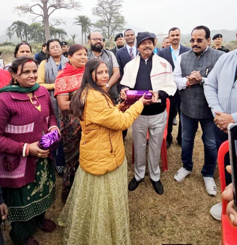 Jamshedpur News :डिमना में भाजपा कार्यकर्ताओं का बूथ स्तरीय मिलन समारोह, रघुवर दास बोले– भाजपा एक परिवार