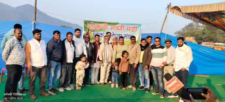 Jamshedpur News :साकची सब्ज़ी मंडी विक्रेता संघ का डिमना लेक में मिलन समारोह सह वनभोज, दिखी एकजुटता